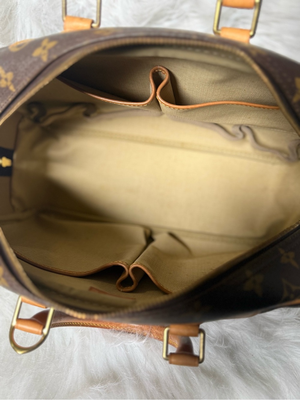 Vintage Louis Vuitton Deauville Monogram Canvas Honey Patina Clean Interior - Picture 14 of 16